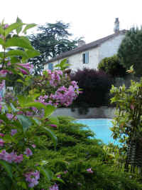 piscine-gite-midi-pyrenees.JPG (623445 octets)